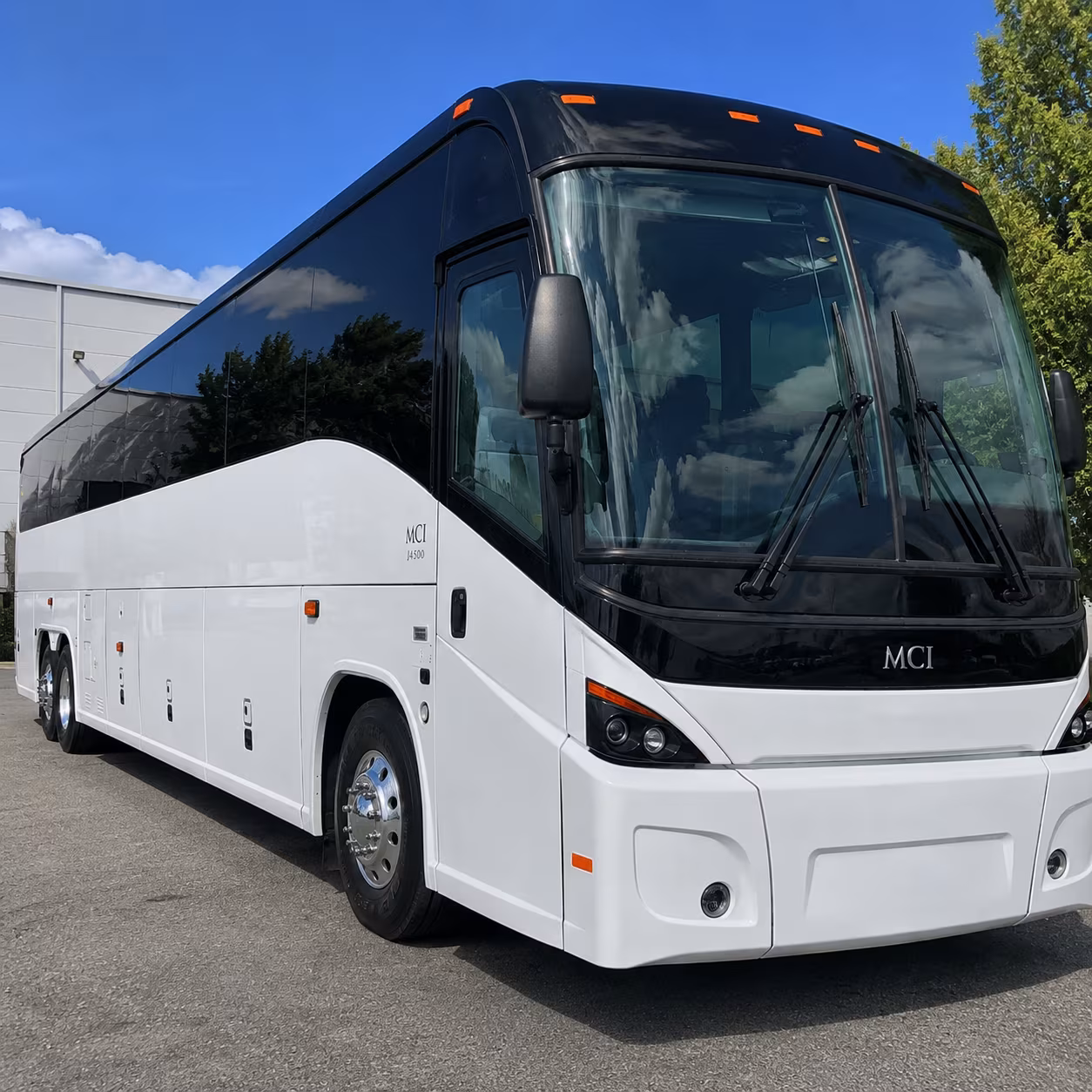 charter buses for corporate events and conference shuttles in thousand oaks