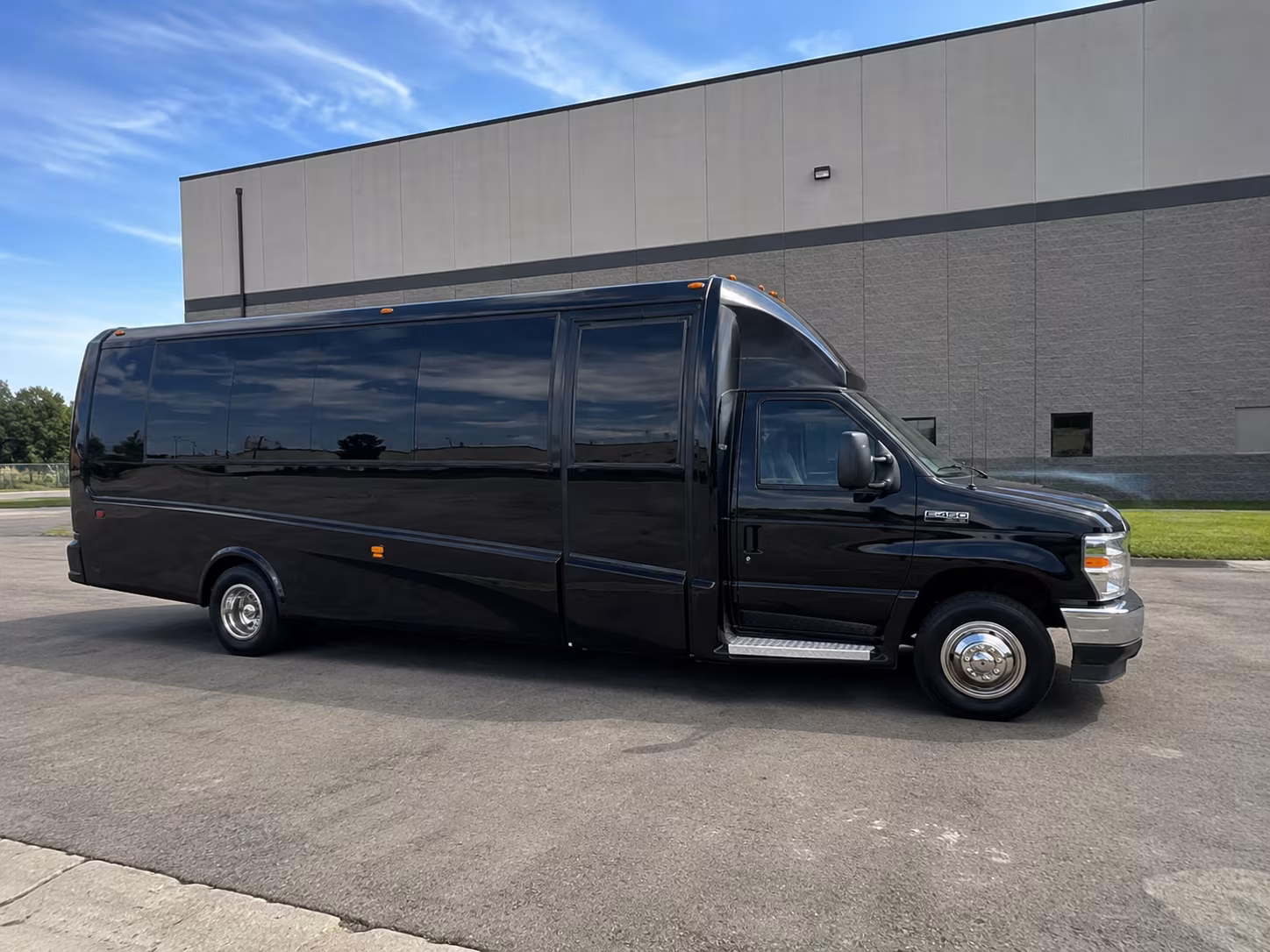 concert shuttle buses for groups heading to the greek theatre and the forum