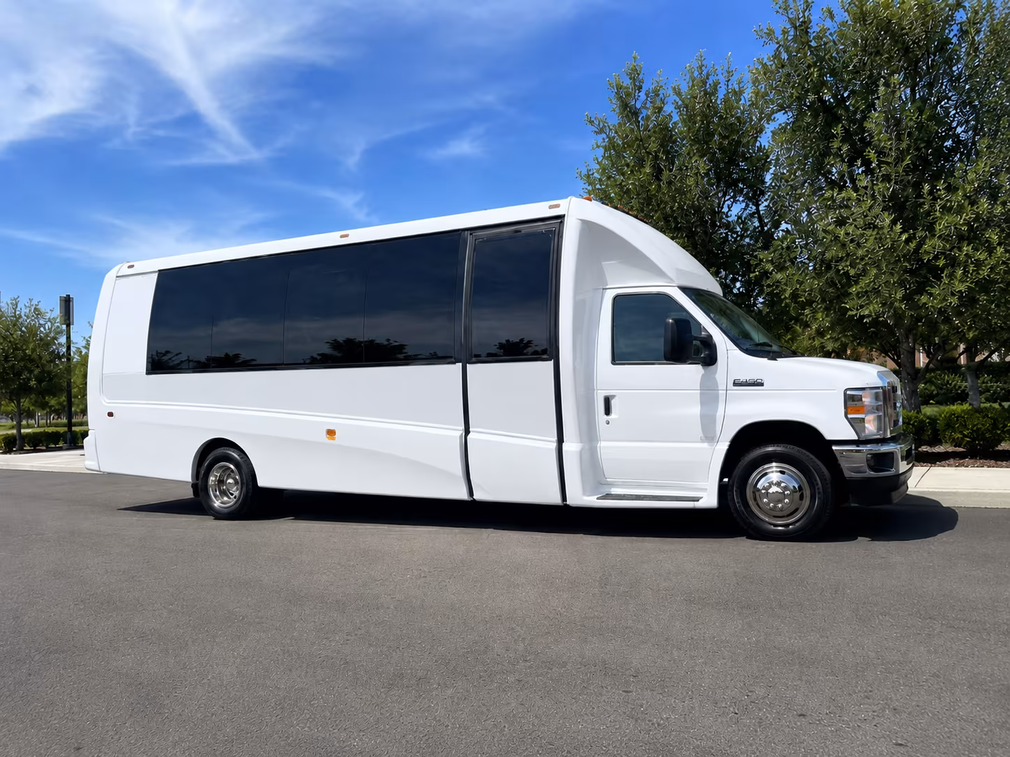 employee shuttle buses for thousand oaks companies and corporate campuses