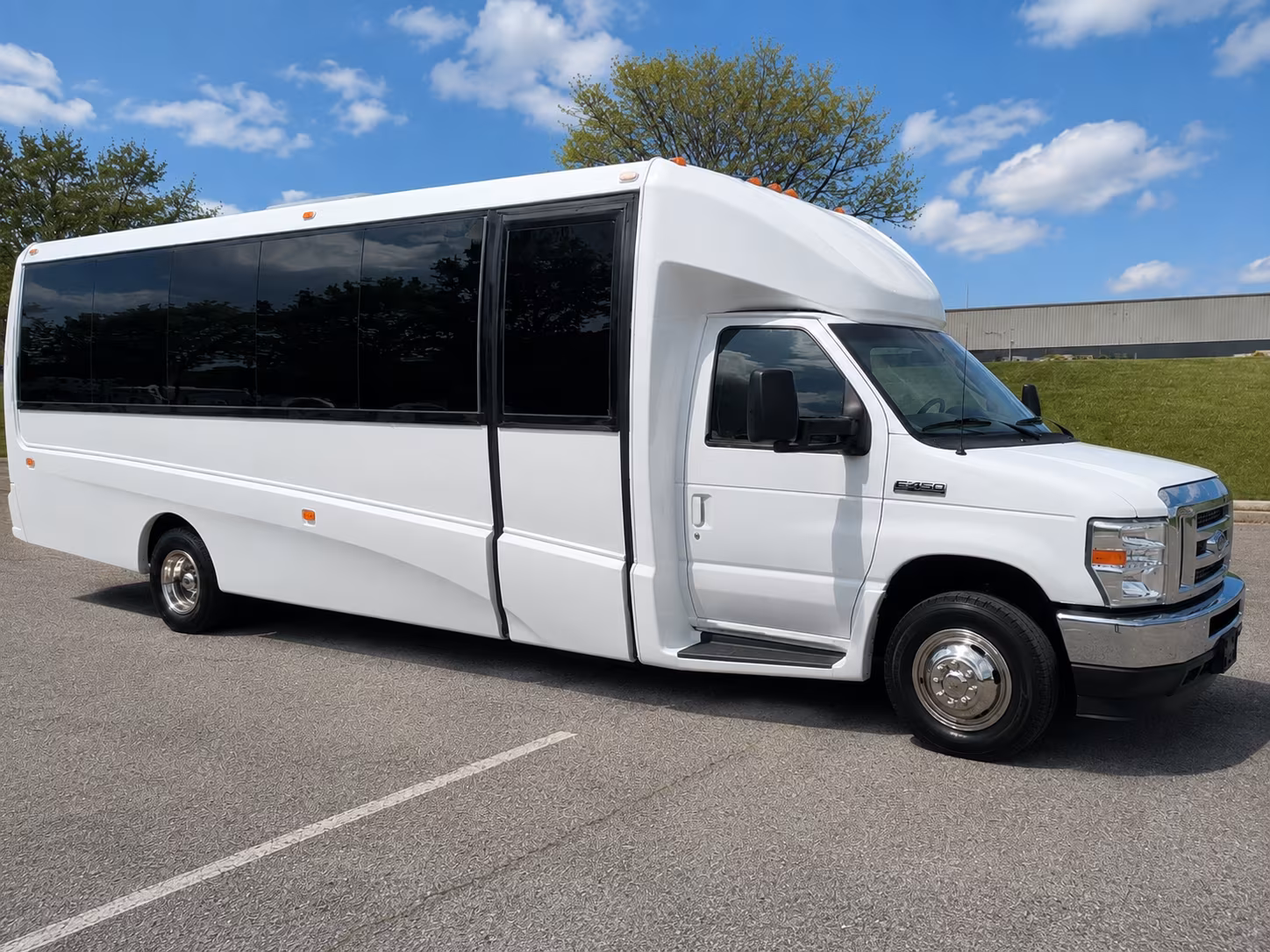 hotel to venue shuttle buses for thousand oaks corporate groups