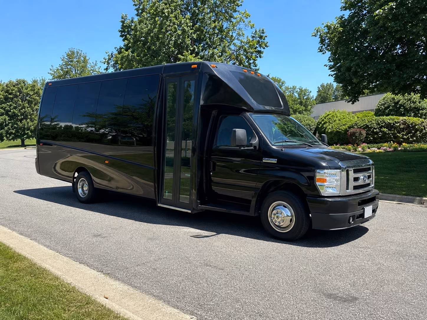 party buses for thousand oaks bachelorette and bachelor weekends