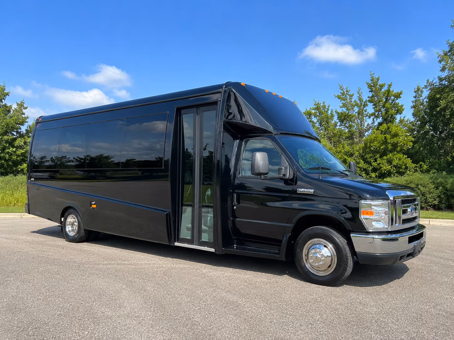 rent a prom bus in thousand oaks for pre prom dinners and after parties