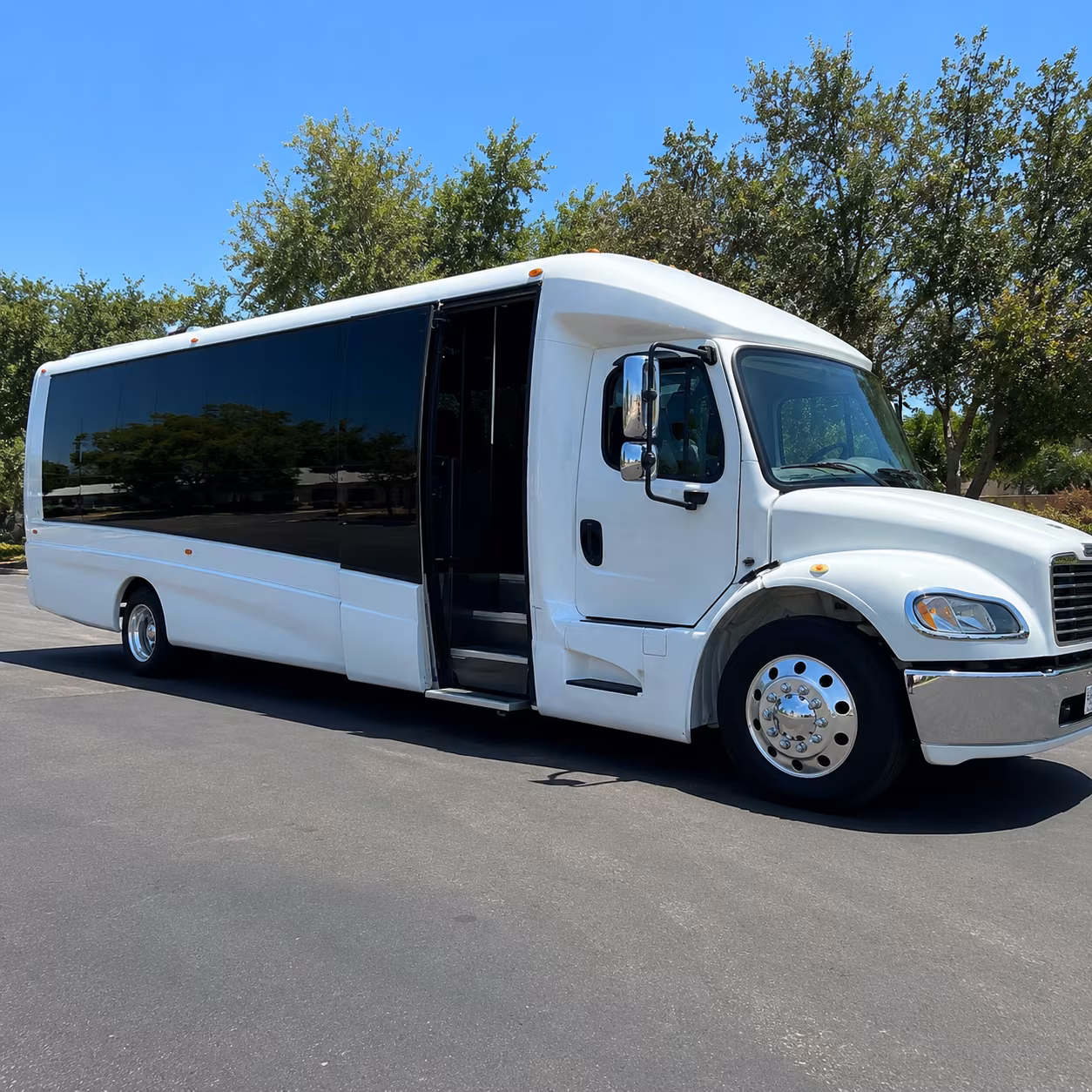school field trip and educational buses in thousand oaks