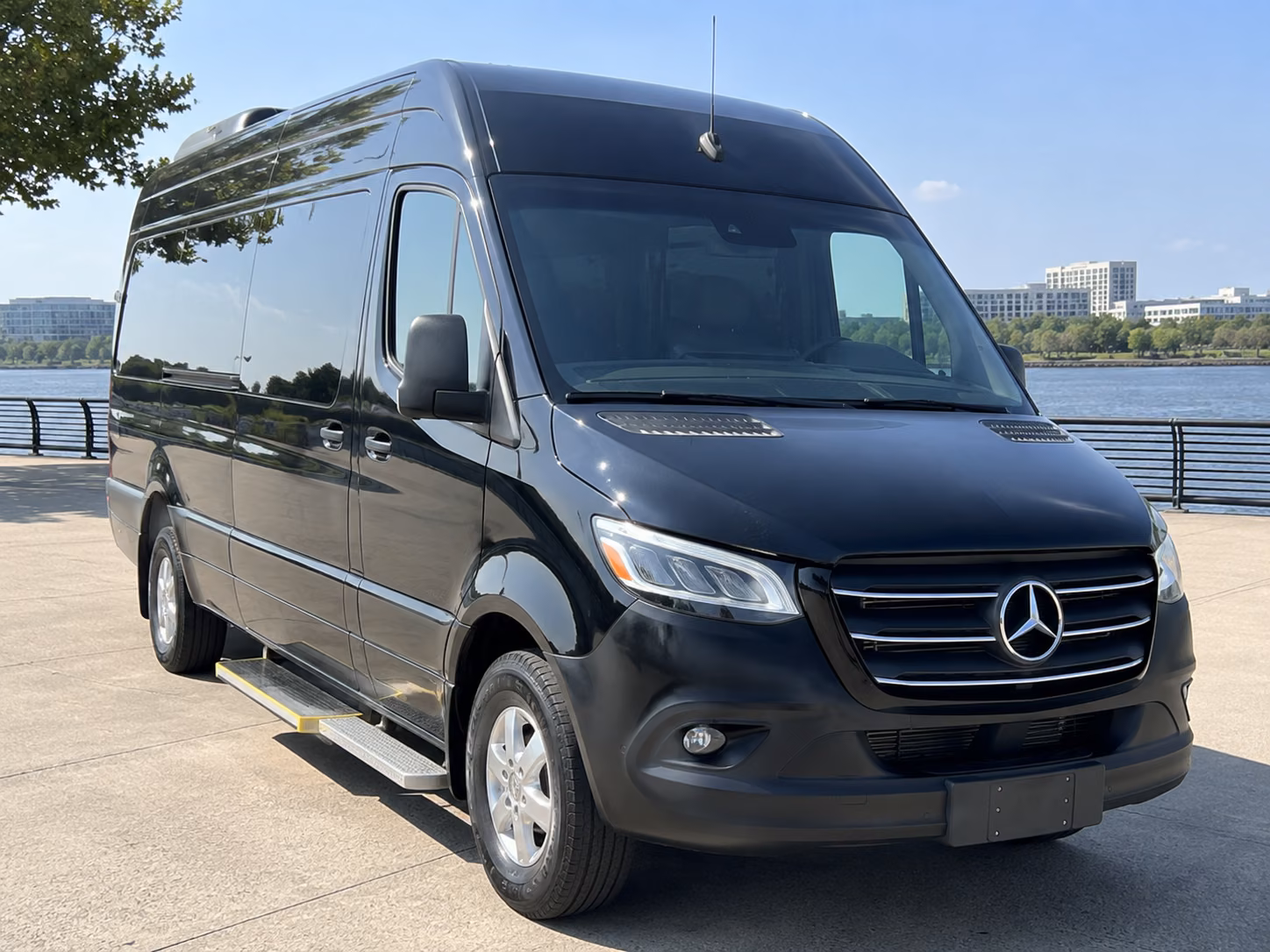 sprinter vans and minibuses for smaller thousand oaks wedding groups