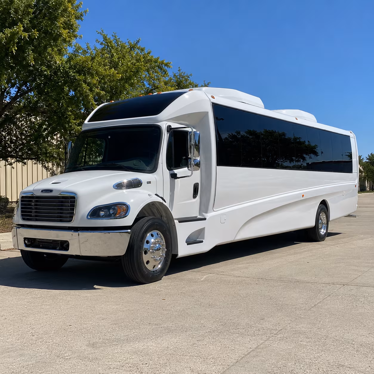 thousand oaks 20 passenger minibus