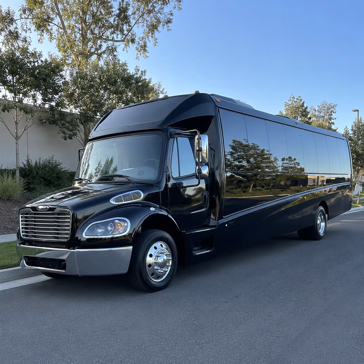 thousand oaks 28 passenger minibus